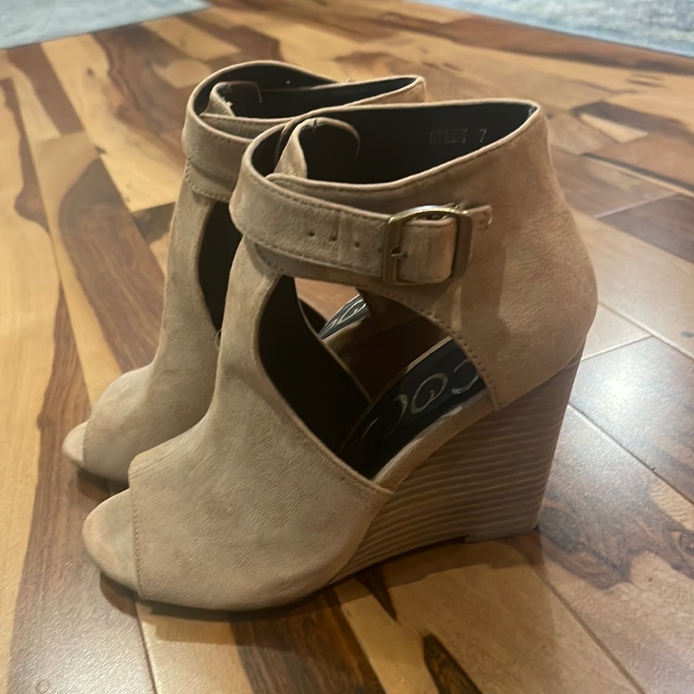 Vici brand new wedge shoe